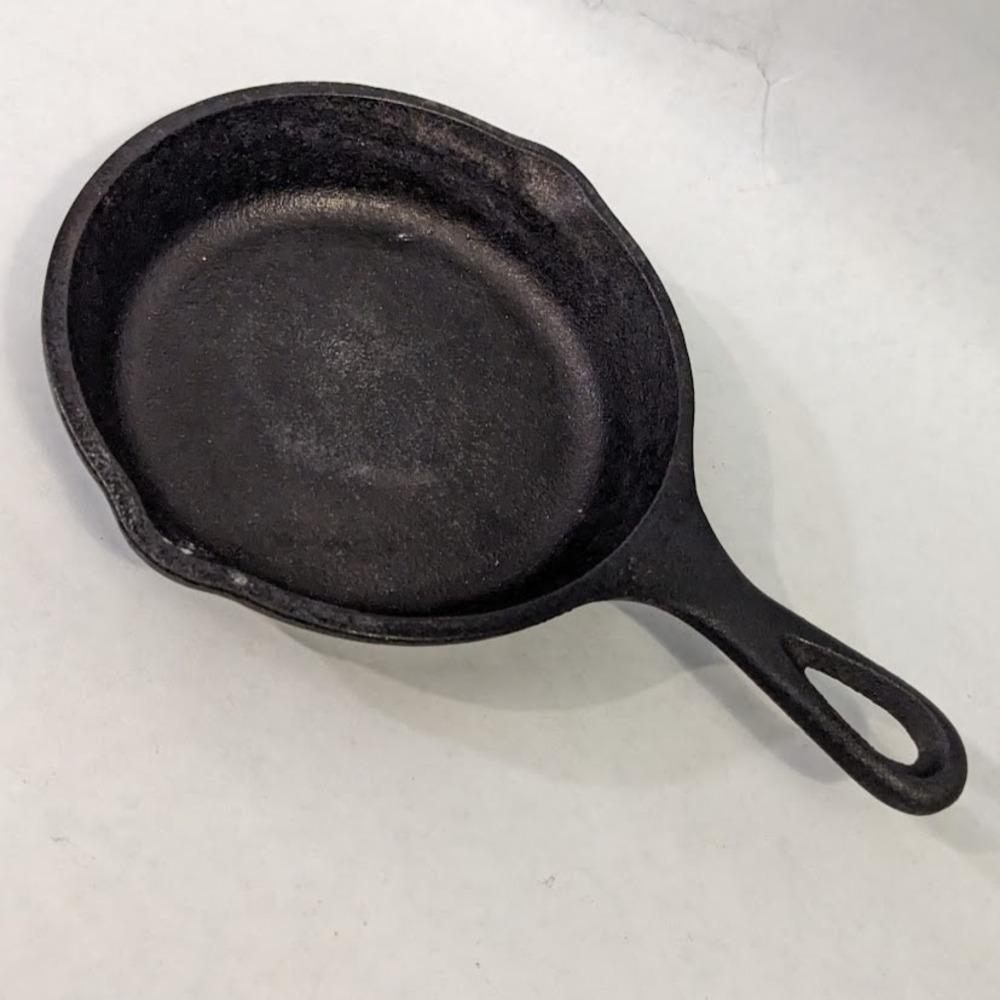 Lodge 5 Inch Cast Iron Skillet Round Pan with Pour Spouts Made in USA Black